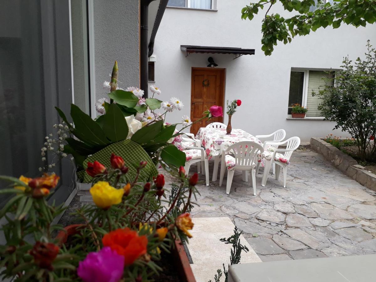 Guest House Sahat Hill Plovdiv Bagian luar foto